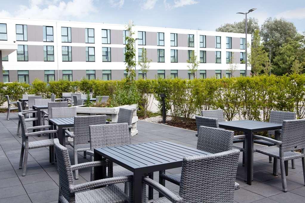 Hampton By Hilton Munich Airport South Otel Hallbergmoos Restoran fotoğraf